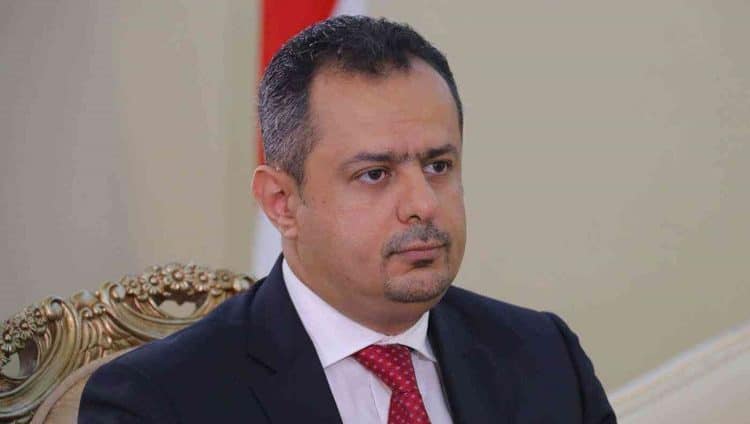 أول تعليق لرئيس الحكومة اليمنية بعد تفجير مطار عدن