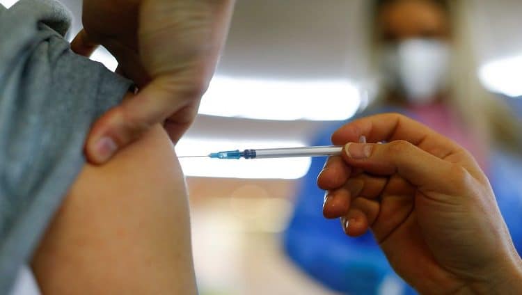 أبرز وأغرب الإغراءات المقدمة لتحفيز السكان على أخذ اللقاح