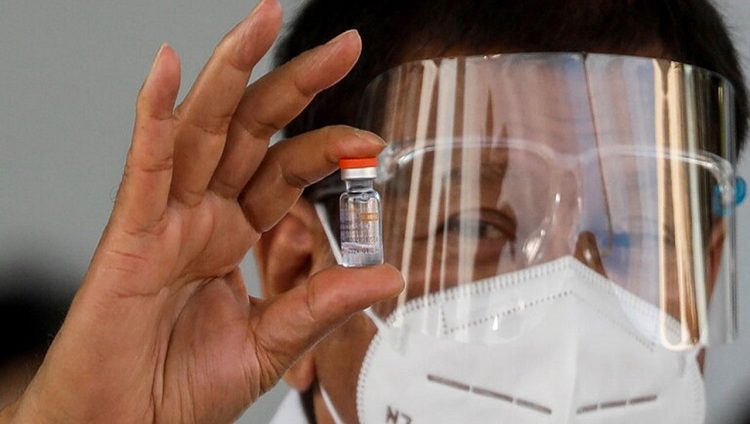 الرئيس الفلبيني يتوعد الممتنعين عن التطعيم بعقوبات غريبة