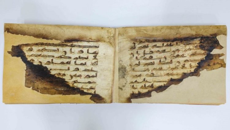 حاكم الشارقة يهدي مجمع القرآن الكريم أربعة مخطوطات لمصاحف نادرة