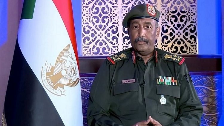 السودان.. البرهان يعلن الطوارئ ويحل مجلسي السيادة والوزراء