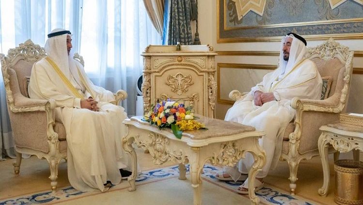 سلطان يستقبل سفير الكويت في قصر البديع العامر