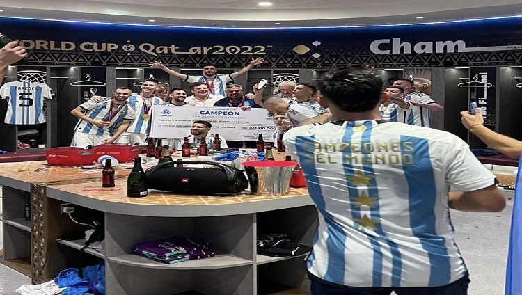 مفاجأة.. 10 ملايين دولار في غرفة تبديل ملابس منتخب الأرجنتين بملعب لوسيل