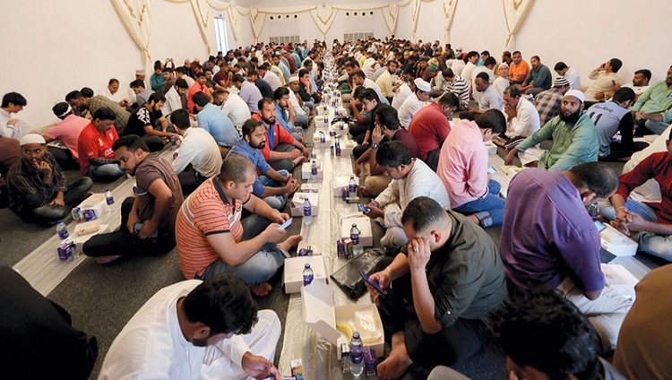 الحبتور يوزّع 80 ألف وجبة على المتعفّفين في رمضان