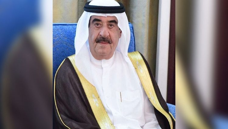 سعود بن راشد المعلا يطمئن على المواطنَين المصابَين في «حادث براغ»