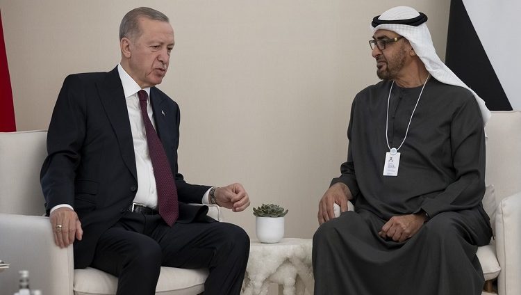 رئيس الدولة والرئيس التركي يبحثان سبل تعزيز العلاقات الثنائية على هامش القمة العالمية للحكومات 2024