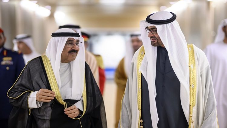رئيس الدولة وأمير الكويت يبحثان علاقات البلدين وتعزيز العمل الخليجي المشترك