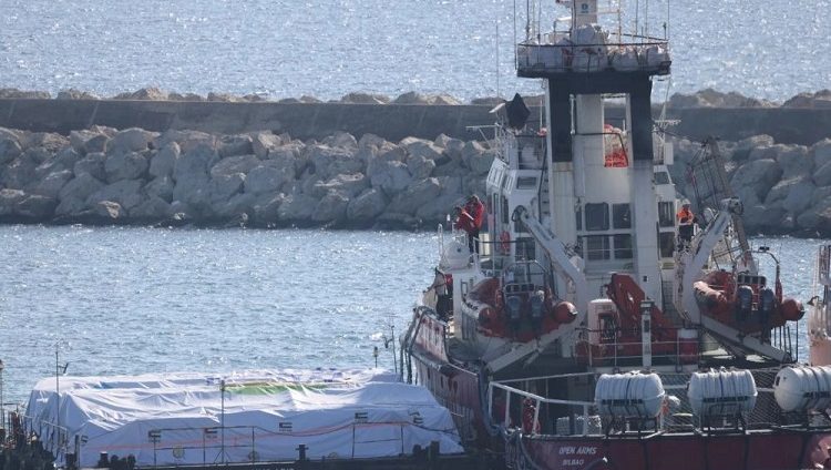 أول سفينة تحمل مساعدات إماراتية تبحر من قبرص إلى غزة عبر الممر البحري الإنساني