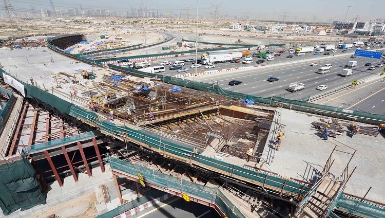 “طرق دبي” تنجز 75% من مشروع تطوير تقاطع شارع جرن السبخة مع شارع الشيخ محمد بن زايد