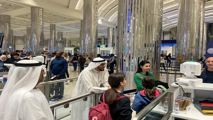 “إقامة دبي” تنجز إجراءات أكثر من 400 ألف مسافر في ظِلّ الظروف الجوية الطارئة