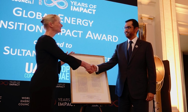 رئيس #COP28 يتسلم جائزة التأثير الإيجابي من “مجلس الطاقة العالمي”