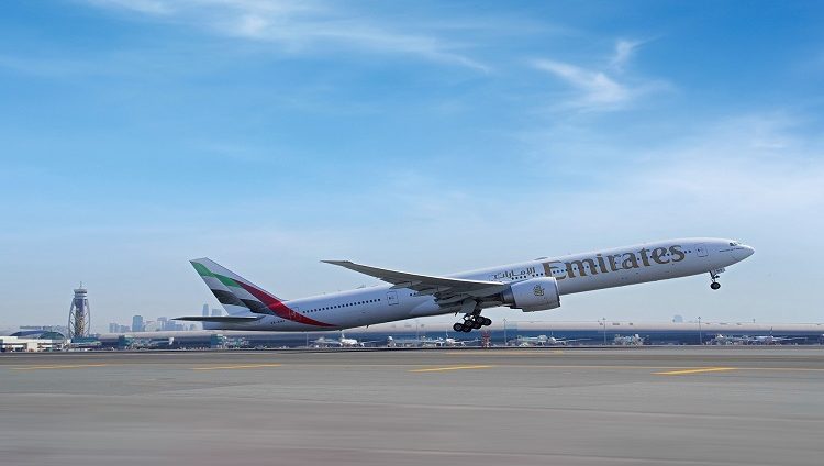 طيران الإمارات ترفع تعليق إنجاز إجراءات المسافرين من دبي