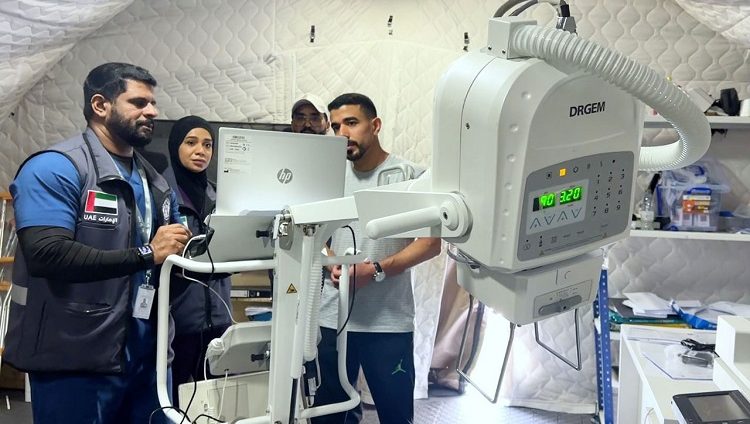 «الفارس الشهم3» تُسلم وزارة الصحة في قطاع غزة سيارة إسعاف وجهاز أشعة