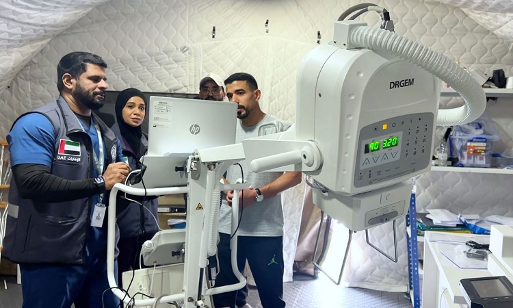«الفارس الشهم3» تُسلم وزارة الصحة في قطاع غزة سيارة إسعاف وجهاز أشعة