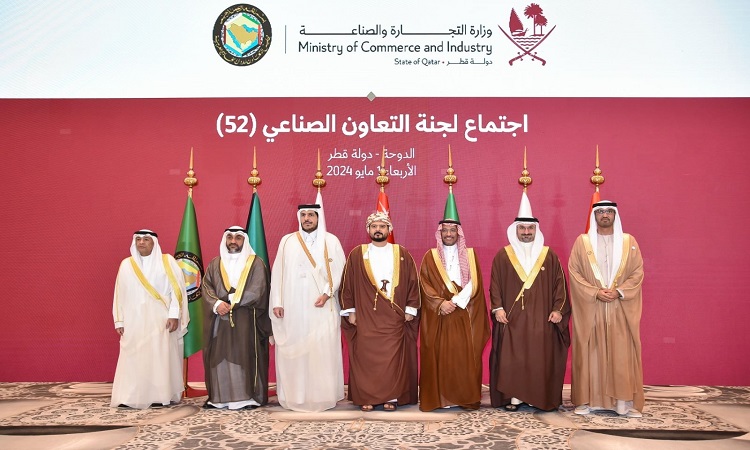 وزير الصناعة والتكنولوجيا المتقدمة يترأس وفد الإمارات المشارك في اجتماعات وزراء الصناعة لمجلس التعاون في قطر