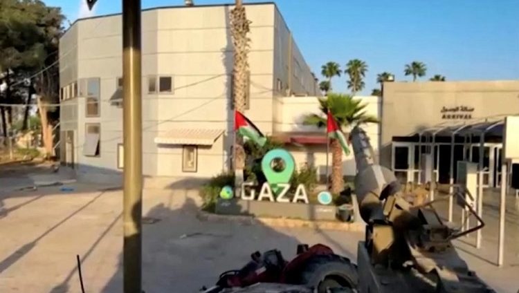 إسرائيل تحتل معبر رفح وتقطع إغاثة غزة