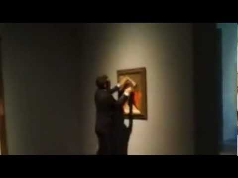 شاب يرسم “ثورا” على لوحة لبيكاسو بمتحف هيوستن