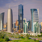 قطر تتوقع فائضا قياسيا بالموازنة