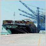 ميناء خليفة استقبل أضخم سفينة شحن