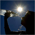 5 أسباب تدفعك لشرب المياه الدافئة كل صباح