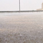 أمطار غزيرة في أبوظبي والشارقة و «الأرصاد» يتوقع استمرارها اليوم وغداً