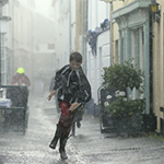 بالصور: أسوأ عاصفة ضربت بريطانيا منذ 20 عاماً