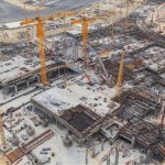 تركيب القوس الصلب الأول لسقف مبنى مطار أبوظبي الجديد ..