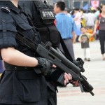 الصين تبدأ نشر دوريات شرطية مسلحة في مدنها الكبرى