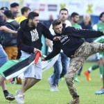 مشجعون يوقفون مباراة لفريق إسرائيلي