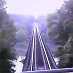 فيديو: خروج امرأتان من تحت عجلات القطار دون إصابة