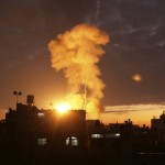 قطاع غزة يغرق في ظلام دامس جراء القصف الإسرائيلي