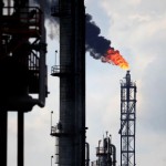 السوق السعودية «تنزف».. والروبل الروسي ينهار.. والنفط يتراجع