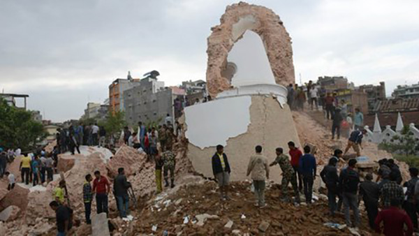 ضحايا زلزال النيبال تجاوزوا 1300 قتيل