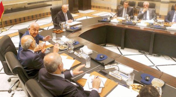 لبنان: استقالة سلام «معلقة» بعد جلسة غاب عنها وزراء عون وحزب الله