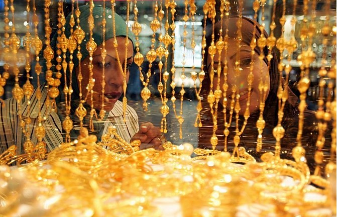 الذهب يتجه لأكبر خسارة فصلية في عام