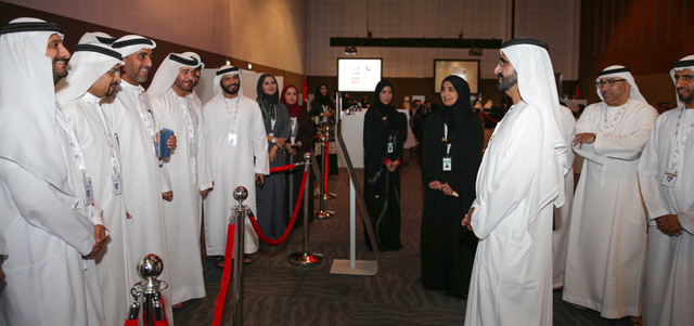 محمد بن راشد يتفقّد سير العمـليـة الانتخابية في مركز دبي التجاري العالمي