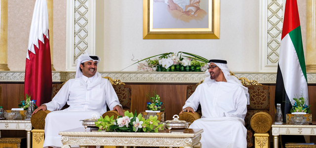 محمد بن زايد وأمير قطر يؤكدان حرصهما على دعم جهود العمل الخليجي المشترك