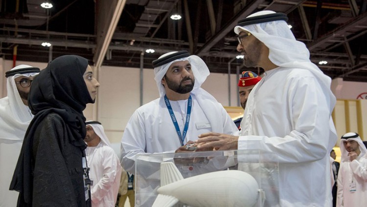 محمد بن زايد يزور فعاليات أسبوع أبوظبي للطيران والفضاء