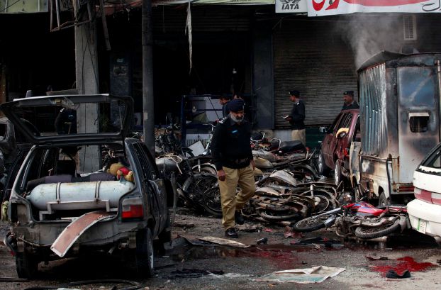 مقتل العشرات بتفجير انتحاري في باكستان