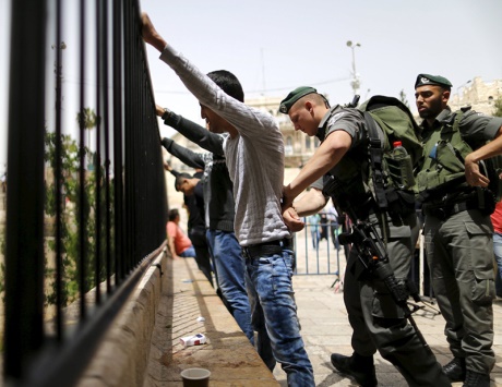 إصابات واعتقالات خلال قمع مسيرات الضفة الأسبوعية