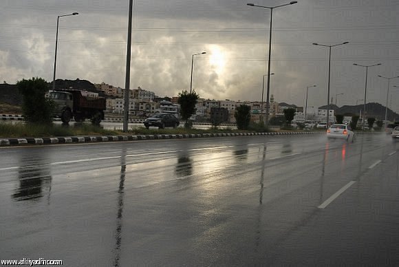 الأرصاد: أمطار رعدية مع رياح سطحية مثيرة للأتربة على معظم مناطق المملكة