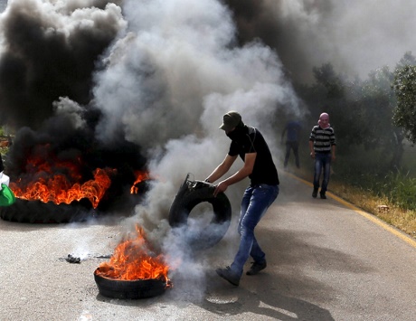 الاحتلال يهدم مساكن ومنشآت بتمويل أوروبي ويعتقل 19 فلسطينياً