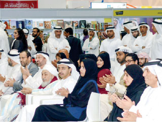 عبد الله بن زايد يكرم الفائزين بـ«جائزة الإمارات للرواية»