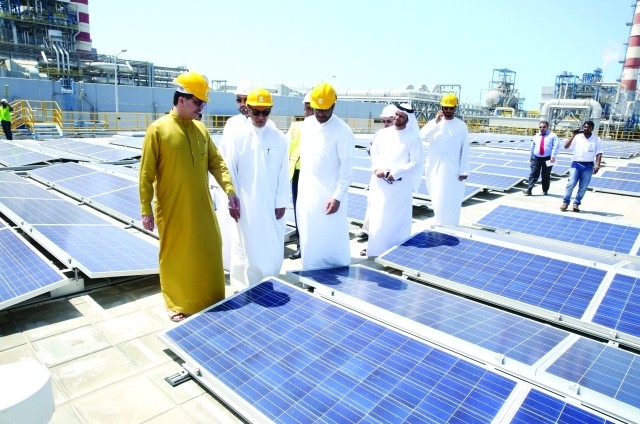 دبي تدشن مشروعاً رائداً لإنتاج الكهرباء من الشمس