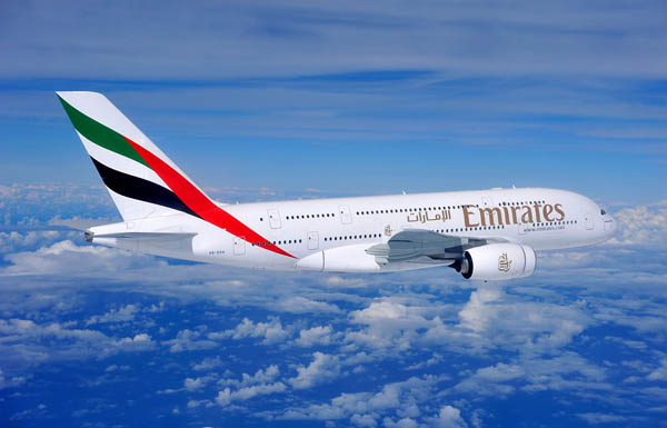 «طيران الإمارات»: نتعاون مع الجهات الأمنية للوصول إلى حقيقة سرقة مسافر