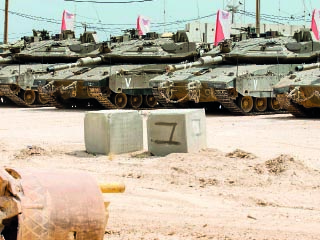 إسرائيل تهدد برد قاس وتواصل غاراتها على غزة
