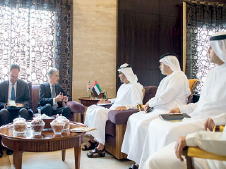 محمد بن زايد يبحث مع وزير الخارجية البريطاني العلاقات الثنائية