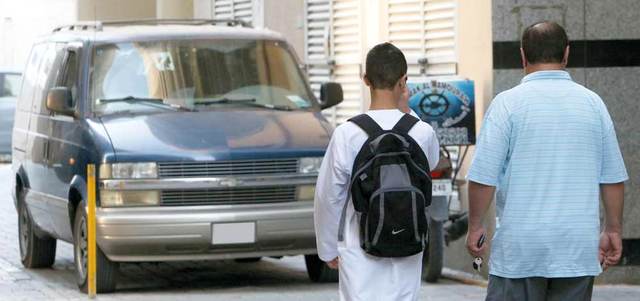 موظفون وحَمَلة ثانوية يتحولون لمدرسين خصوصيين في موسم الامتحانات