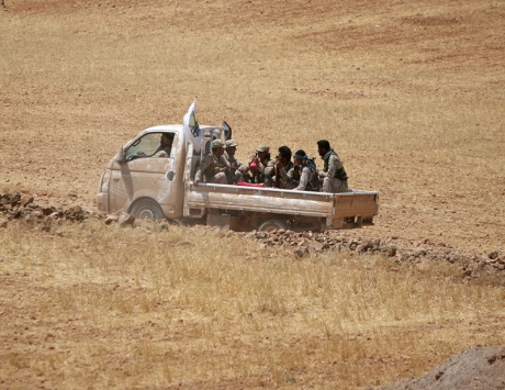 عزل «داعش» في منبج ومعارك طاحنة في الفلوجة
