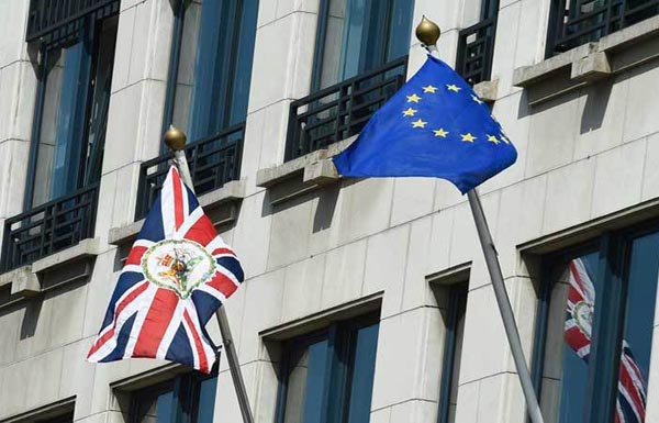 وزير بريطاني: لندن ستطبق المادة 50 للخروج من أوروبا